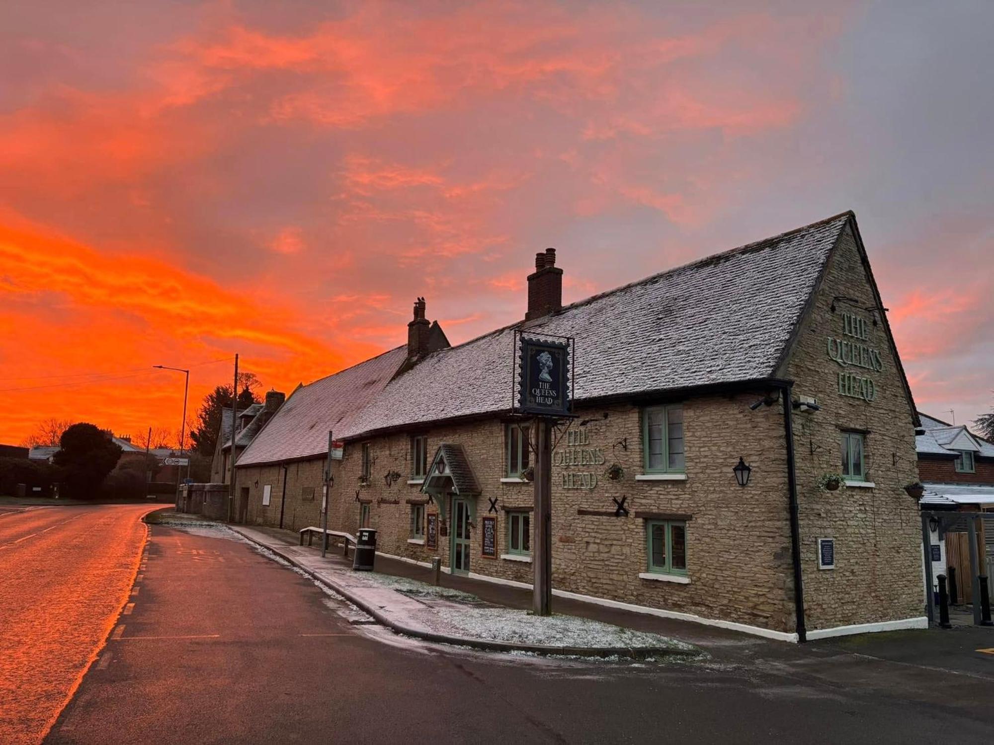 The Queens Head Inn Milton Ernest Dış mekan fotoğraf